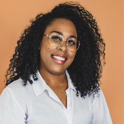 Portret van Naomi Scholsberg, assistent-bewindvoerder