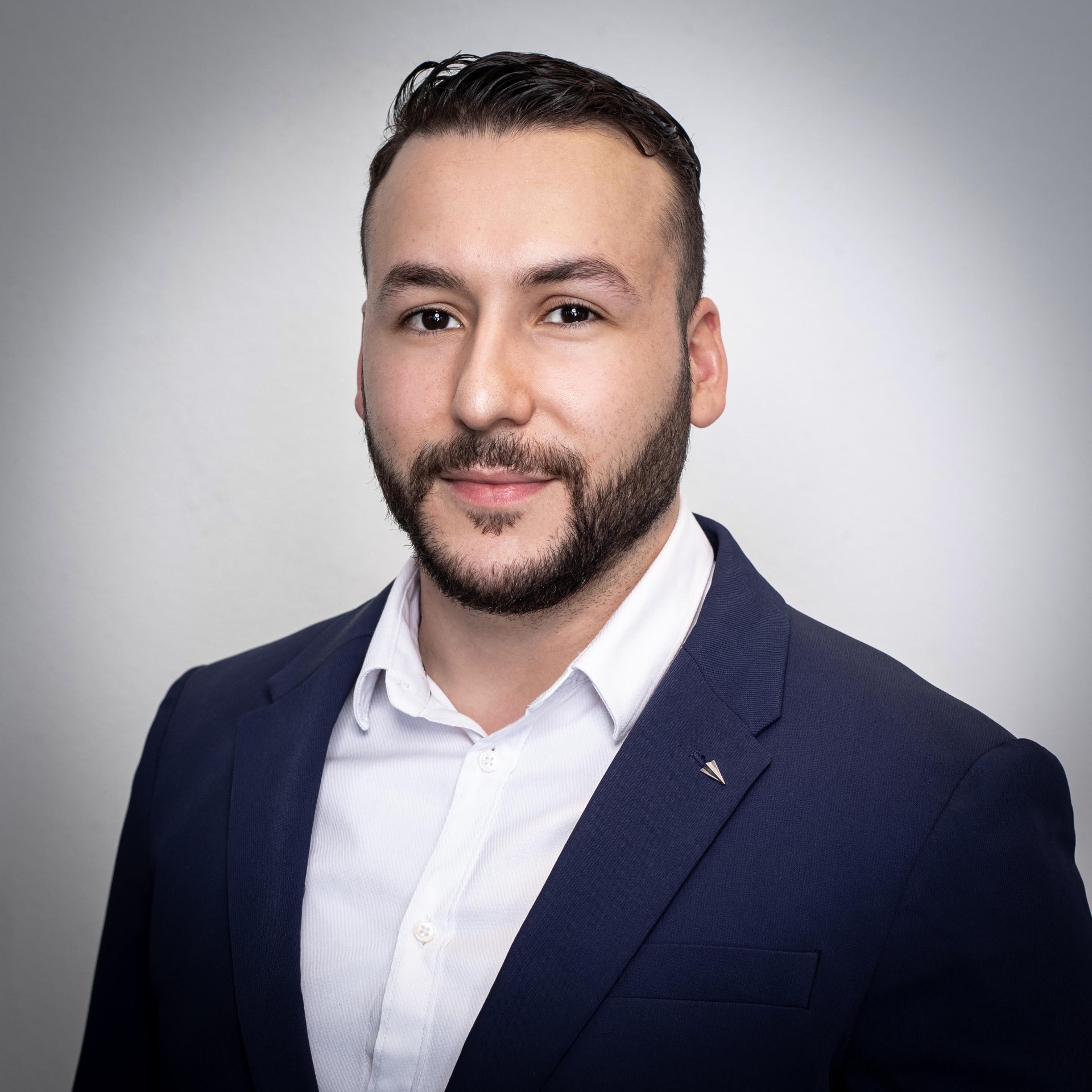 Portret van Anil Yuceyurt, oprichter en bewindvoerder